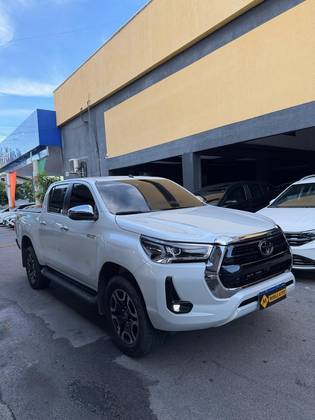 TOYOTA HILUX 2.8 D-4D TURBO DIESEL CD SRX 4X4 AUTOMÁTICO